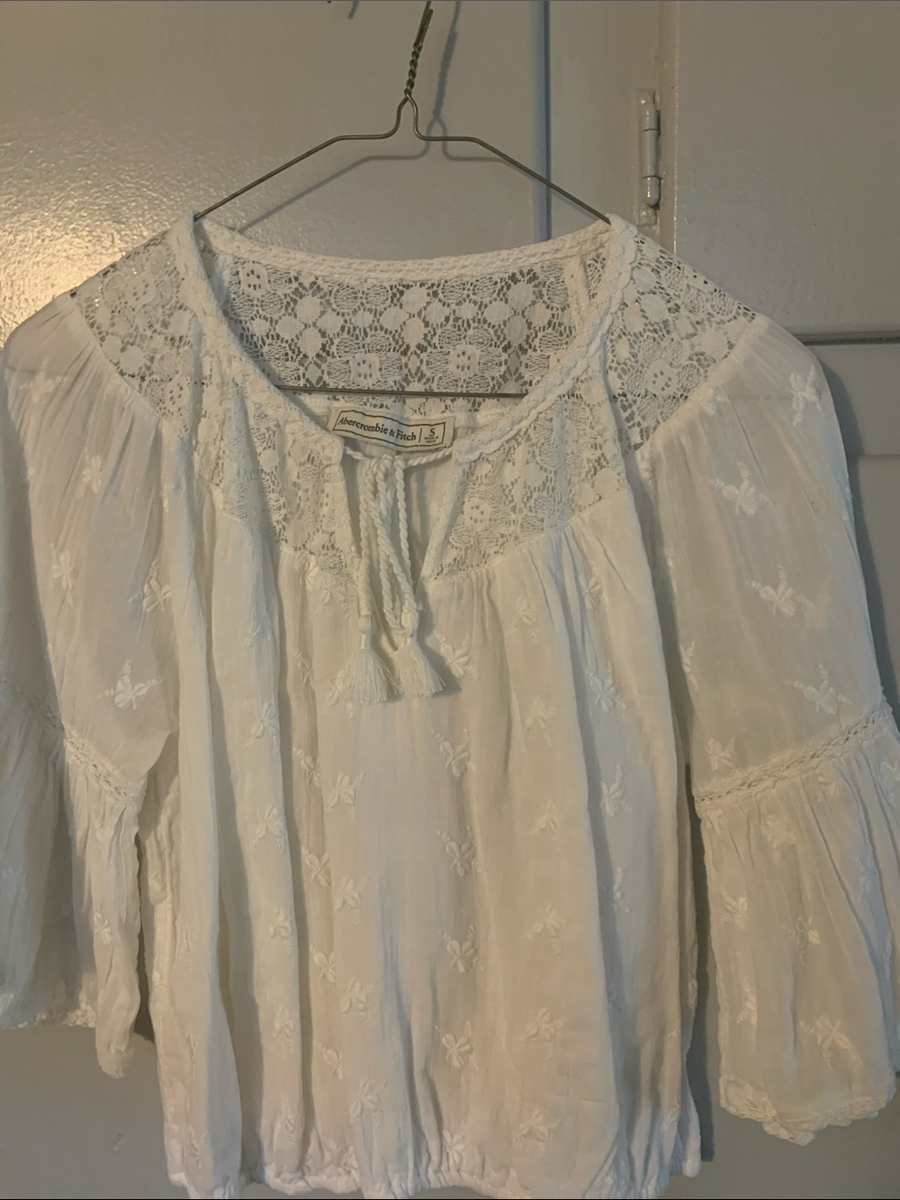 Abercrombie & Fitch Ivory Lace Floral Peasant Top